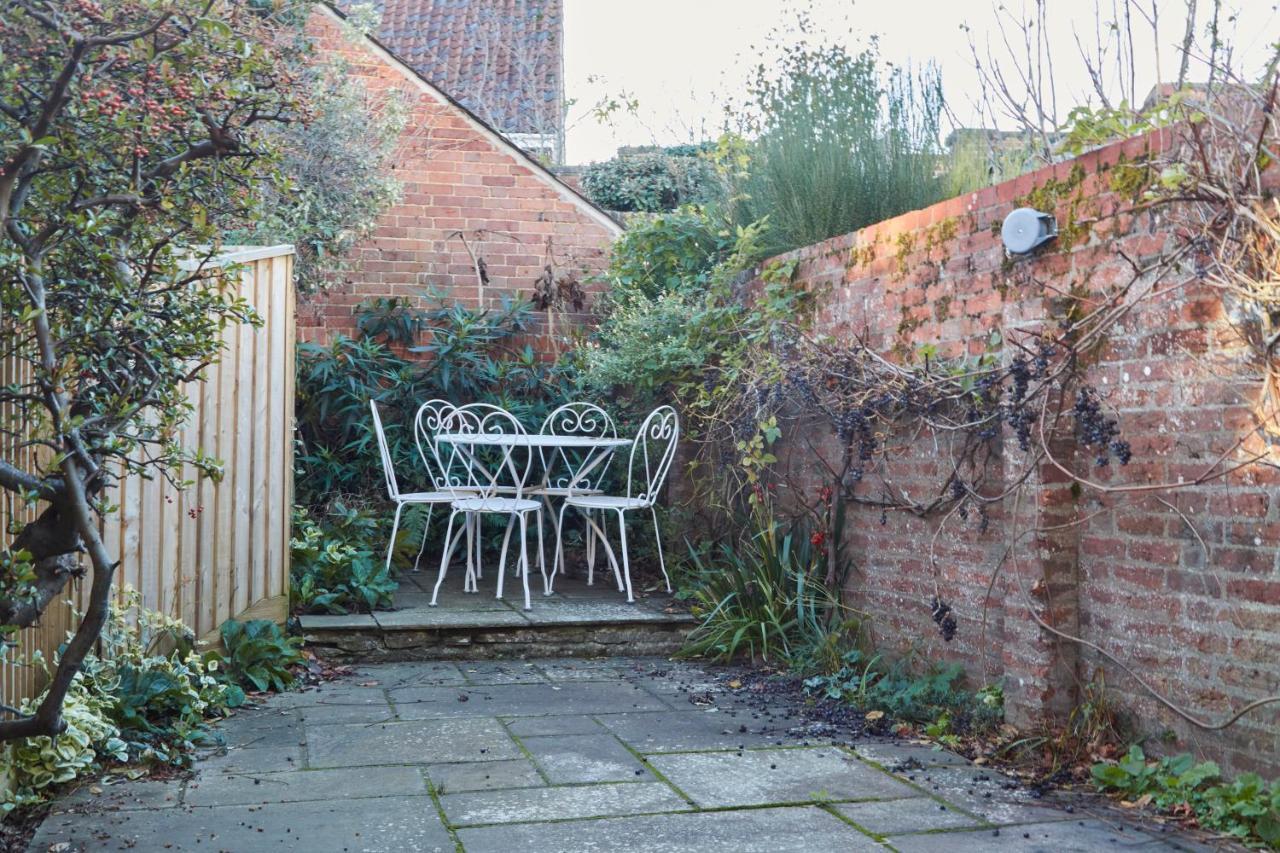 Windlass Cottage Lymington Exterior photo