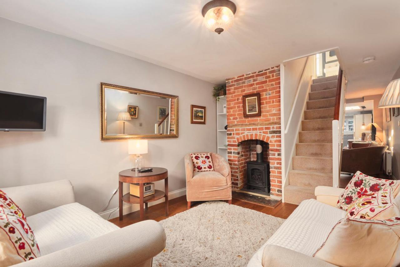 Windlass Cottage Lymington Exterior photo